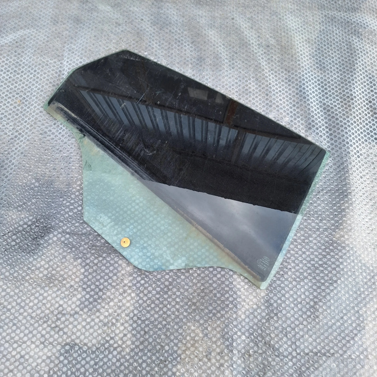 Geam Culisant Dreapta Spate Ford Fiesta Mk 6 2008-2017 Fumuriu 8A61A25712A, E643R00048, Dot24M189As2
