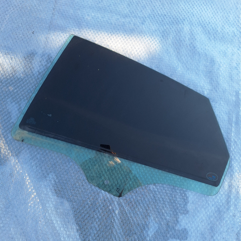 Geam Culisant Stanga Spate Ford Mondeo Mk 5 2014-2022 Fumuriu Hatchback 5 Portiere Ds73F25713E, E943R000016, Ds73-F25713-E, Dot211M75As2, 43R000016 Saint-Gobain Sekurit