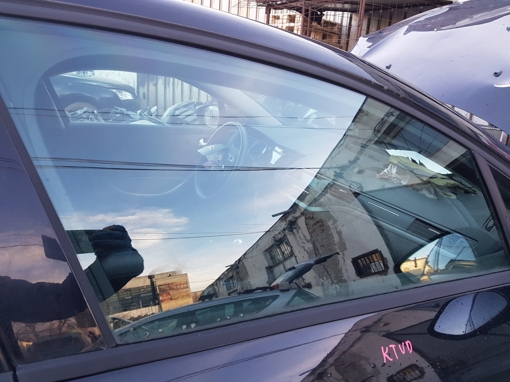 Geam Culisant Usa / Portiera Dreapta Fata Citroen C5 2007 - 2017