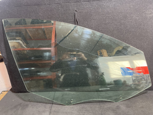 Geam dreapta fata VOLVO XC60 2.4 D5 Momentum 4x4 , Automat sedan 2009 (cod intern: 241962)