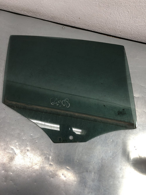 Geam dreapta spate BMW Seria E87 120d Manual 2011 sedan 2011 (cod intern: 80639)