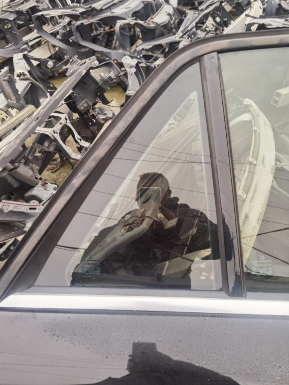 Geam dreapta spate triunghi Mercedes ML350 cdi W166