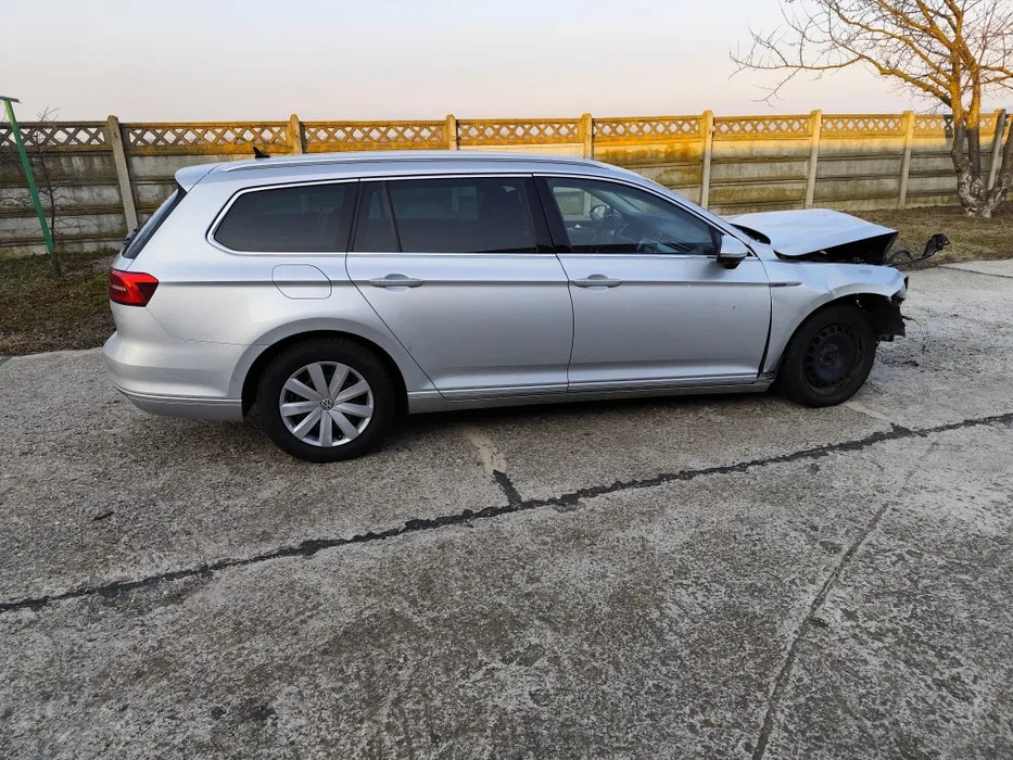 Geam dublu 3G9845214AA cu tenta verde usa spate dreapta Vw Passat B8 Variant