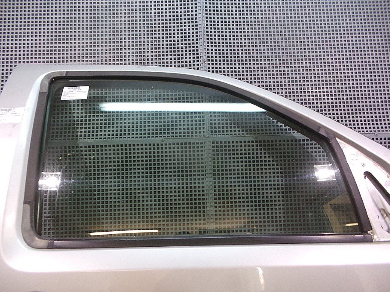 GEAM FATA DREAPTA NISSAN NAVARA - - (2005 2010)
