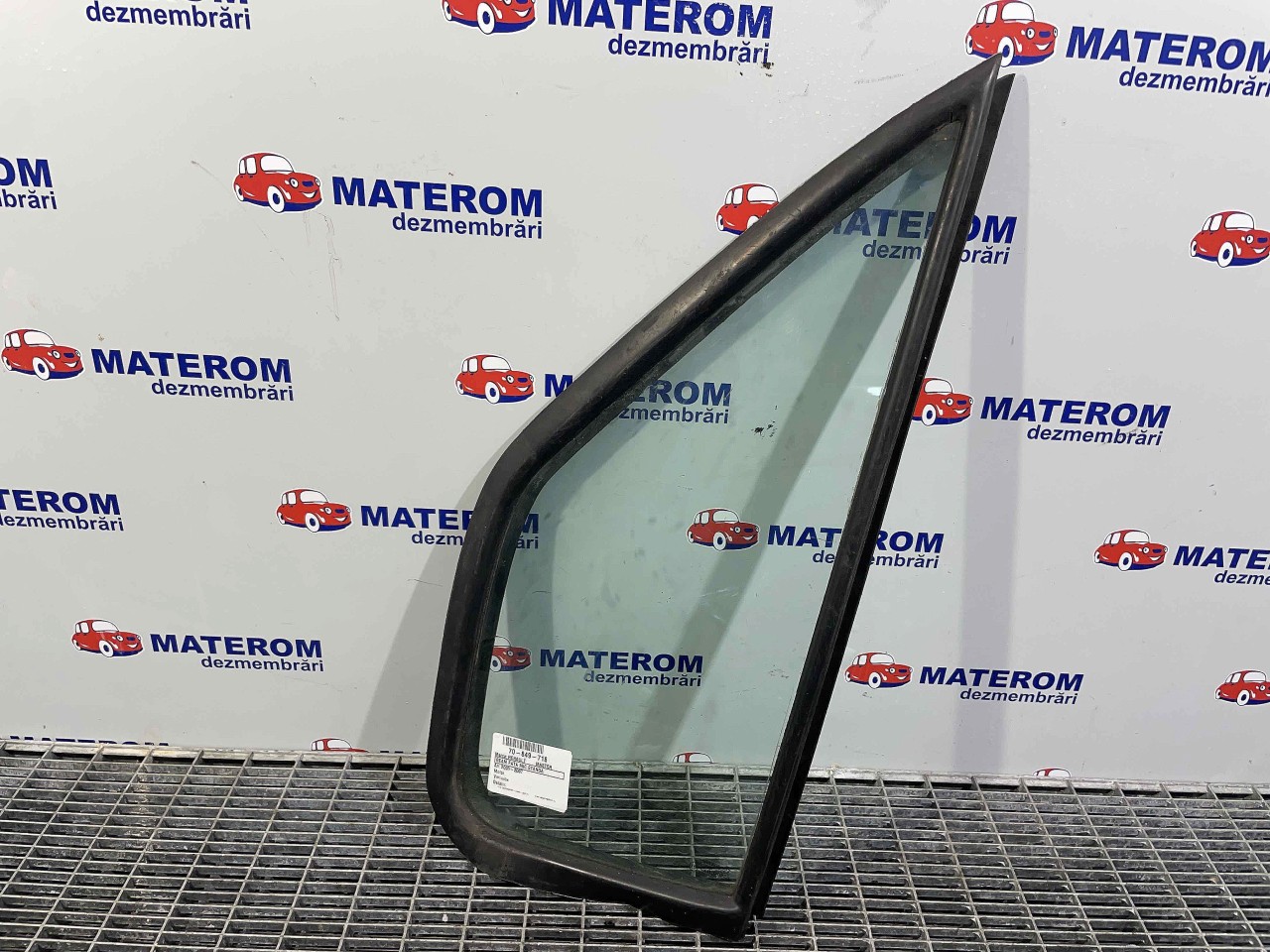 GEAM FATA MIC STANGA RENAULT MASTER - - 