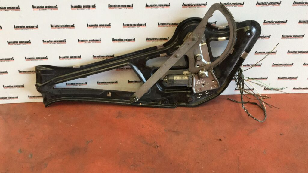 geam fata stanga MERCEDES-BENZ SPRINTER 01308217350130821735