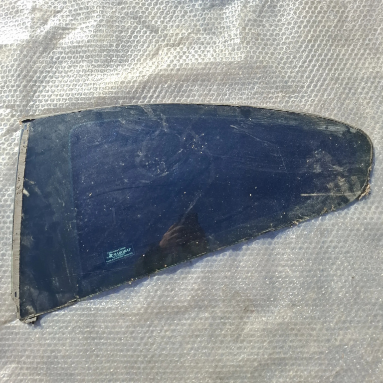 Geam Fix Bmw 3 (E46) 1998-2007 Spate Stanga Fumuriu E000184, 7119177, E143R001025, Dot27As2M24100, 43R-001025 Saint-Gobain Sekurit