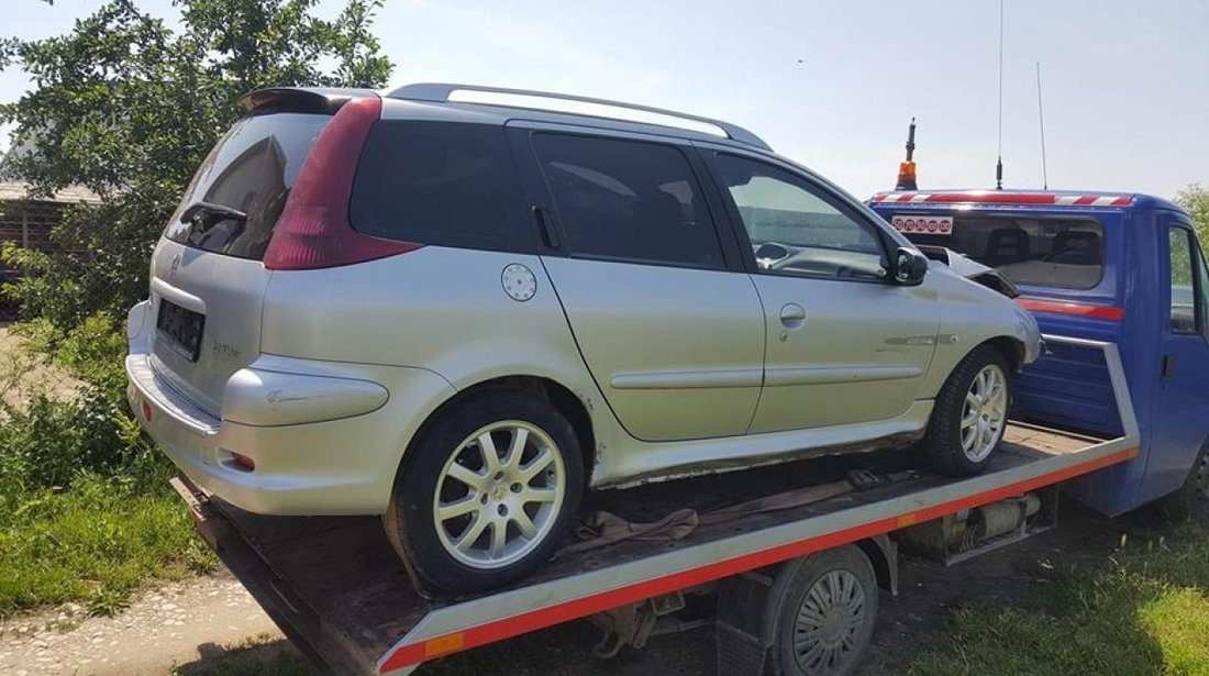 Geam fix caroserie dreapta spate peugeot 206 sw