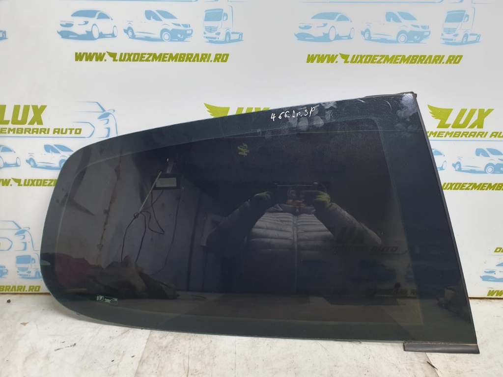 Geam fix caroserie spate 1k6845042g Volkswagen VW Golf 5 [2003 - 2009] 2.0 tdi BMN