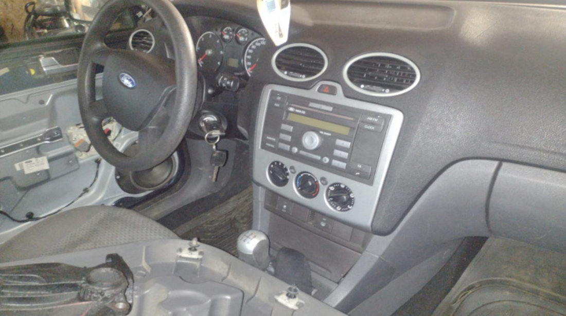 Geam fix caroserie spate dreapta Ford Focus 2 [2004 - 2008] wagon 5-usi 1.6 TDCi MT (90 hp)