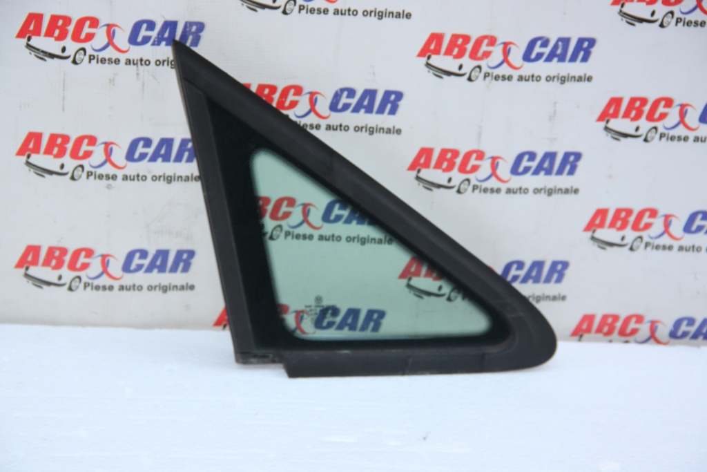Geam fix dreapta fata VW Caddy 2K model 2013