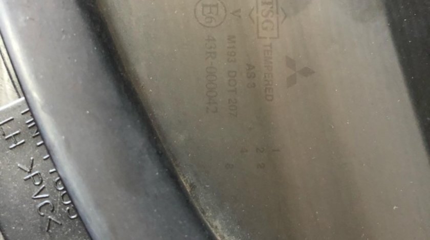 Geam fix stanga spate pe usa mitsubishi l200