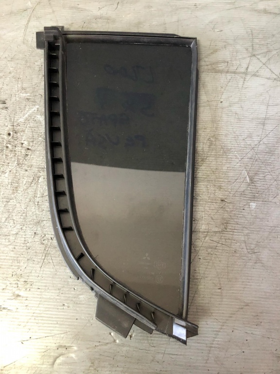 Geam fix stanga spate pe usa mitsubishi l200