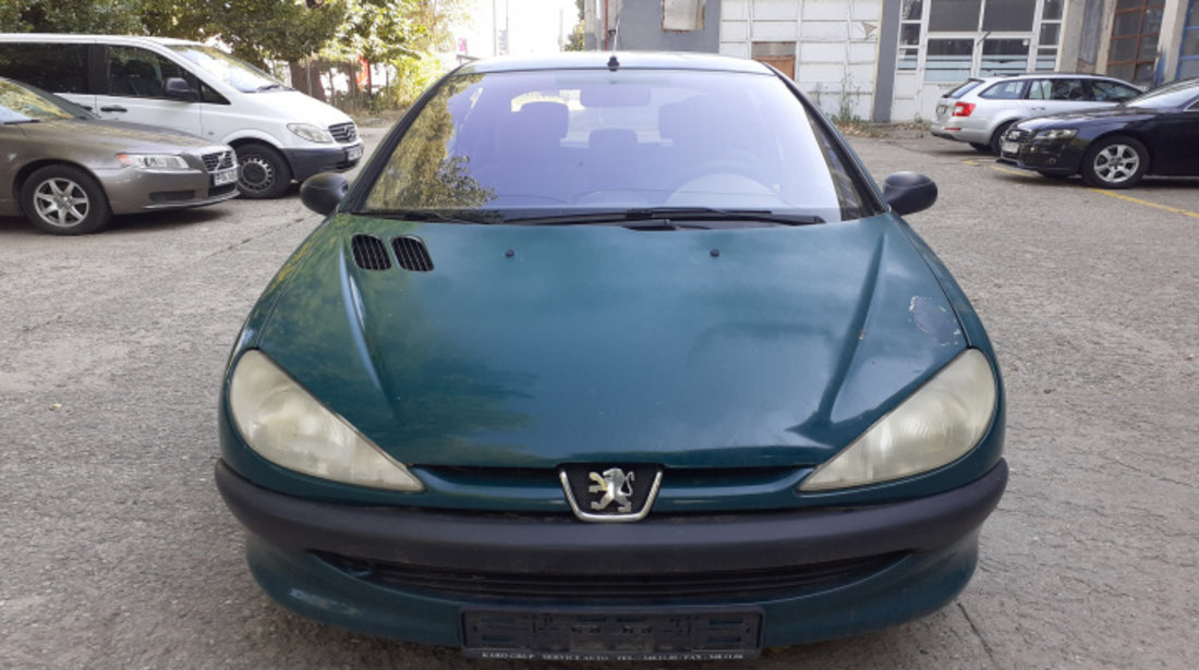 Geam fix usa fata stanga Peugeot 206 prima generatie [1998 - 2003] Hatchback 5-usi 1.9 D MT (70 hp)
