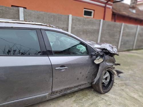 Geam fix usa spate dreapta 822200012R Renault Megane III Estate
