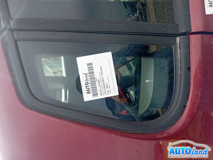 Geam Lateral Dreapta Spate Fix de pe Caroserie Volkswagen TIGUAN 2007