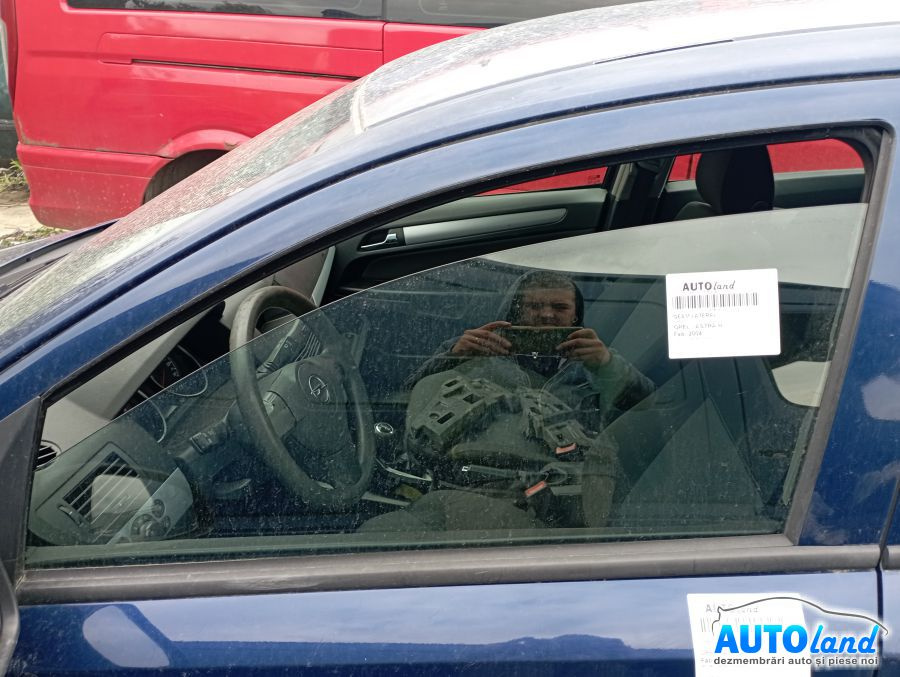 Geam Lateral Stanga Fata Opel ASTRA H 2004
