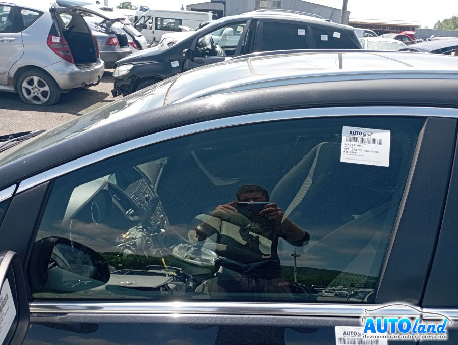 Geam Lateral Stanga Fata Opel ASTRA J hatchback 2009