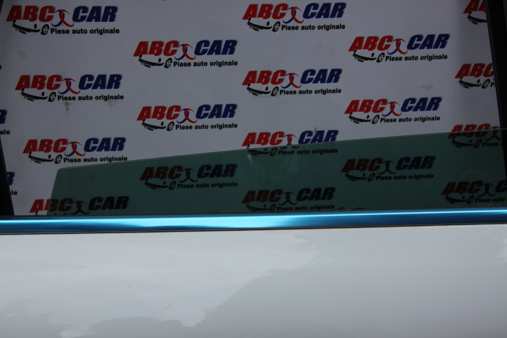 Geam mobil usa dreapta spate Vw Touareg (7P) model 2014
