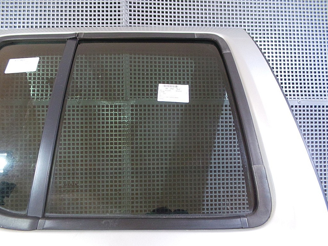 GEAM SPATE MARE DREAPTA NISSAN NAVARA NAVARA - - (2005 2010)