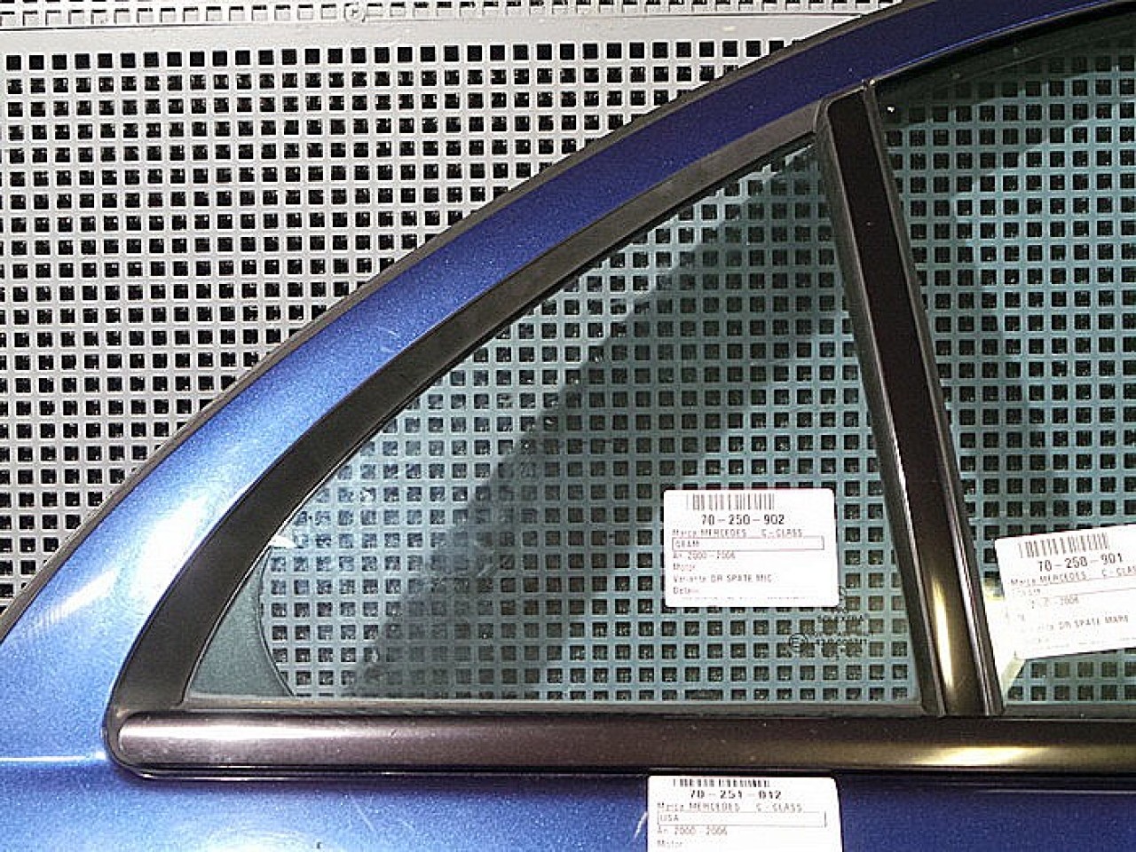 GEAM SPATE MIC DREAPTA MERCEDES C-CLASS C-CLASS - - (2000 2007)