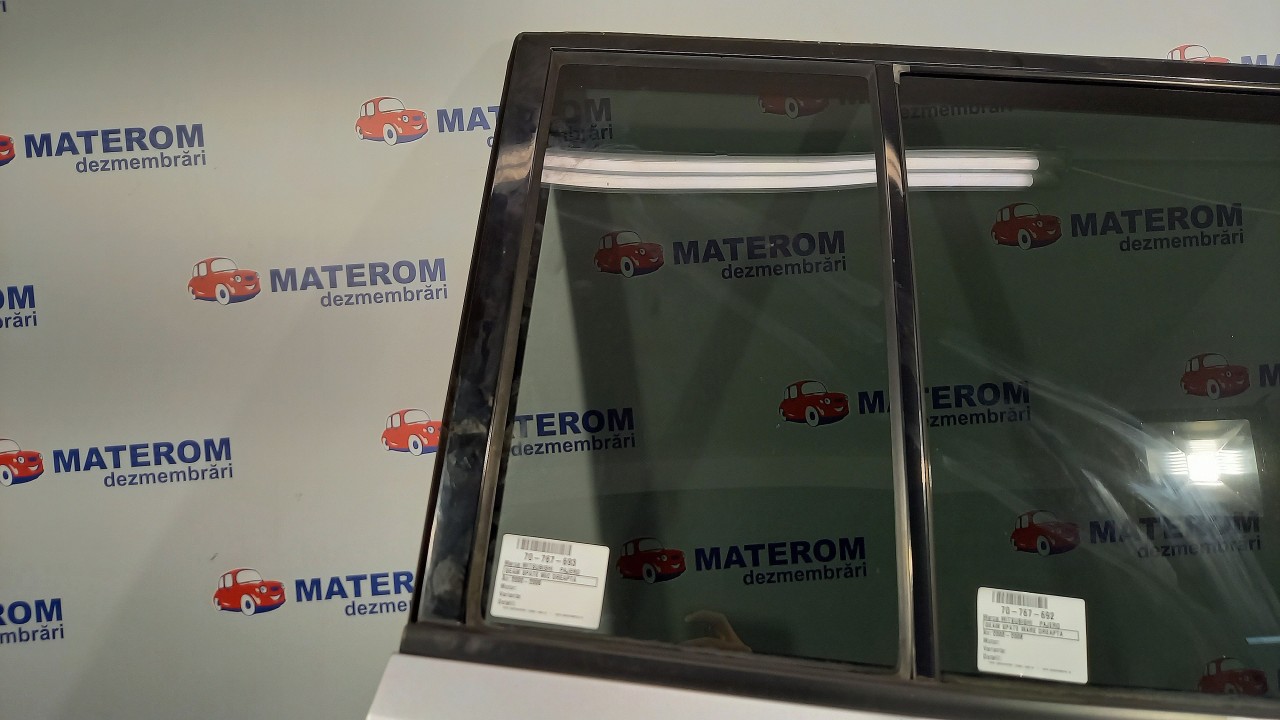 GEAM SPATE MIC DREAPTA MITSUBISHI PAJERO PAJERO - - (2000 2006)