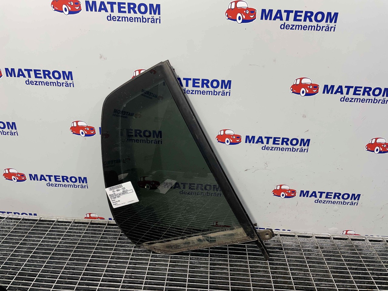 GEAM SPATE MIC DREAPTA VW GOLF VI - - (2008 2012)