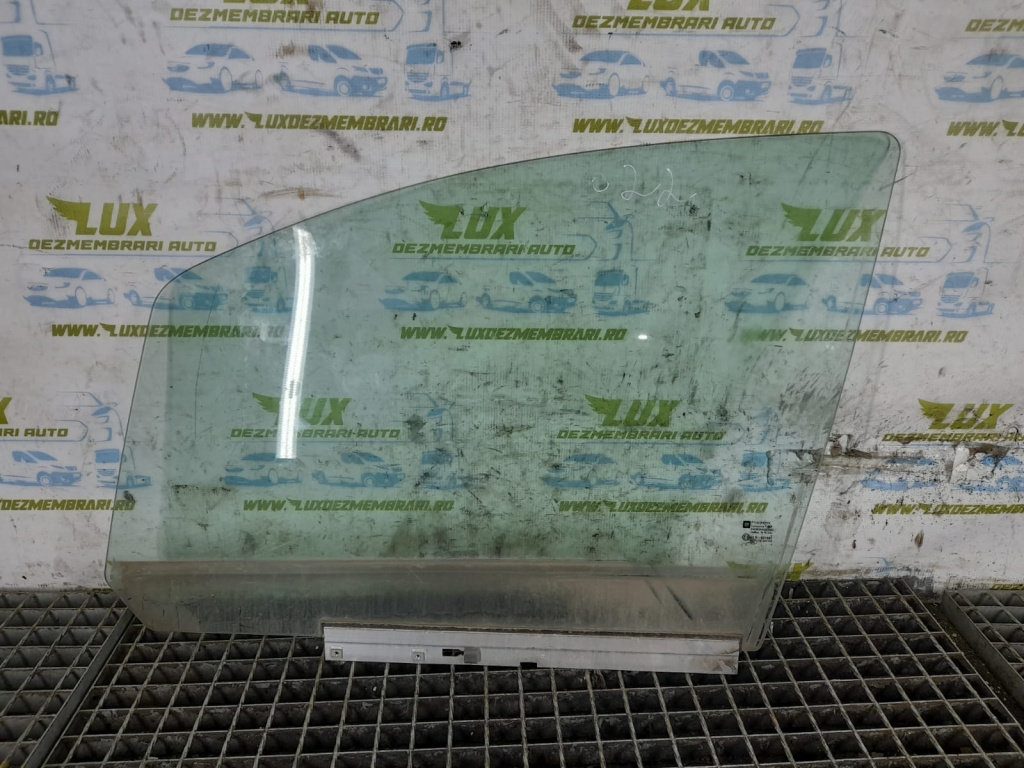 Geam stanga fata Opel Zafira B [2005 - 2010] 1.9 cdti Z19DTH