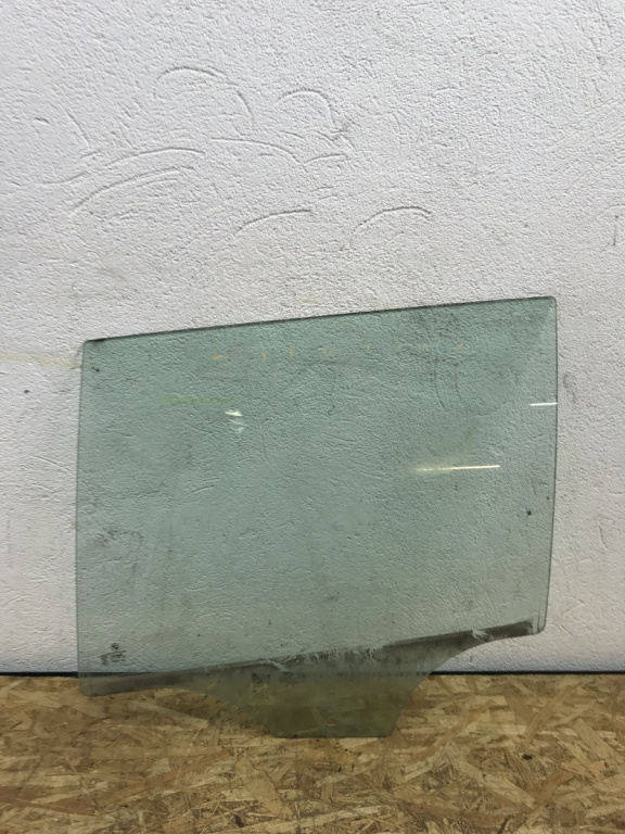 Geam stanga spate BMW F11 F10 combi 2012 (cod intern: 25275)