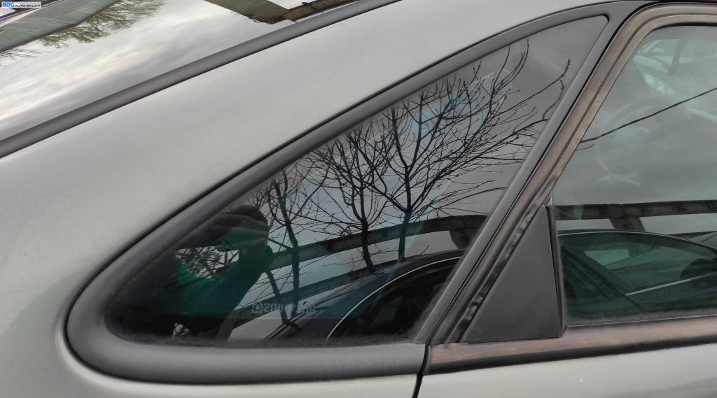 Geam Sticla Aripa Caroserie Dreapta Spate Renault Laguna 1 1994 - 2001