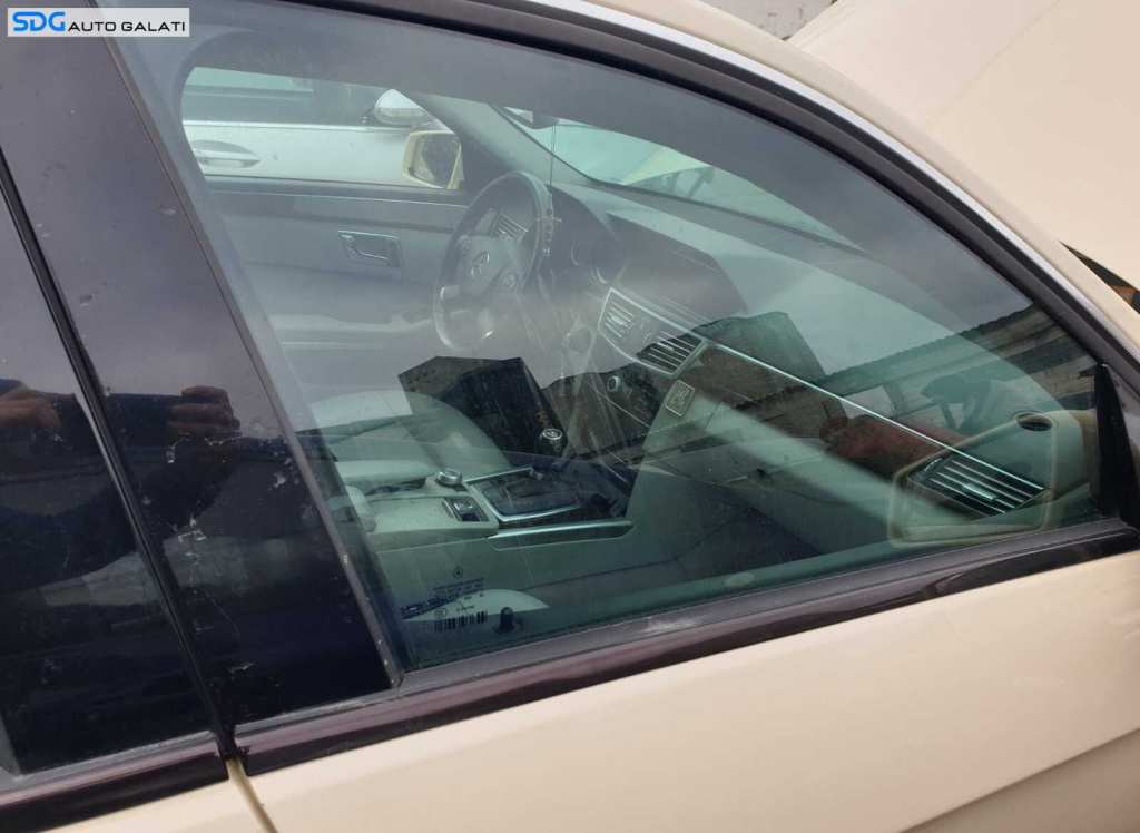 Geam Sticla Culisant de pe Usa Portiera Dreapta Fata Mercedes Clasa E Class W212 2009 - 2012 [C3306]