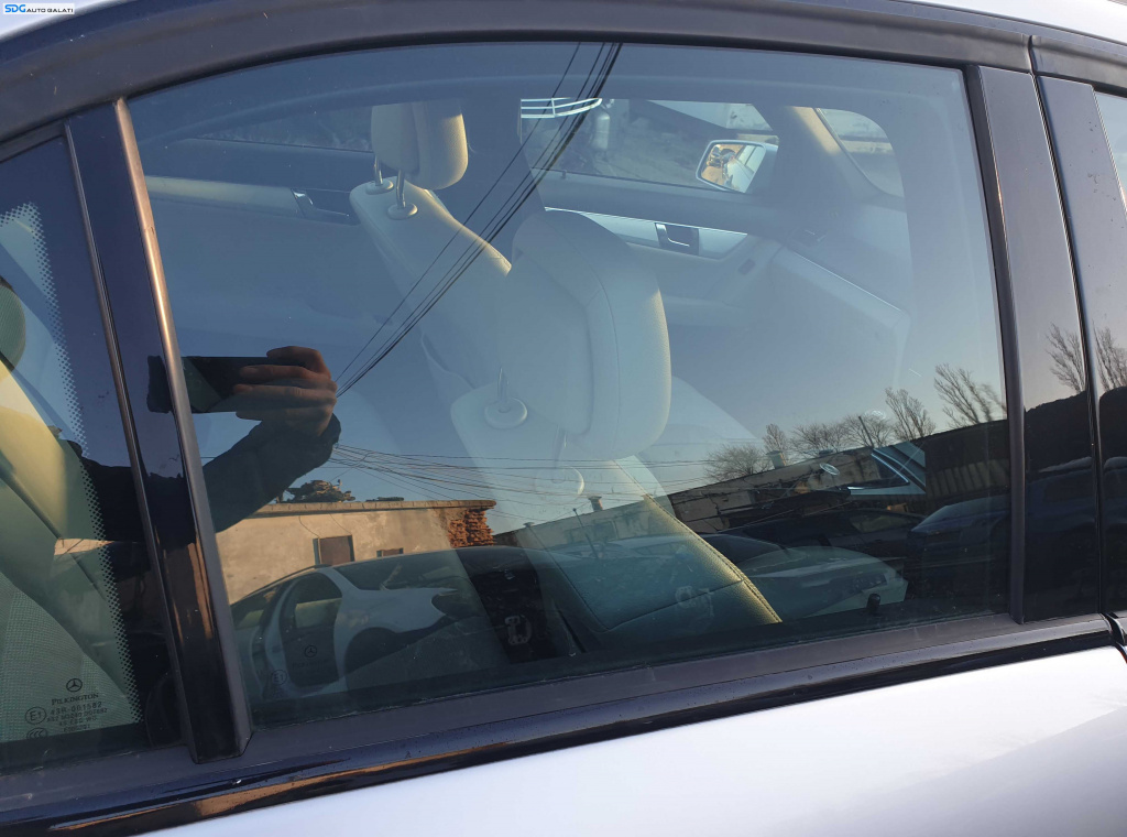 Geam Sticla Culisant de pe Usa Portiera Dreapta Spate Mercedes Clasa C Class W204 Sedan Berlina 2007 - 2014 [K1557]