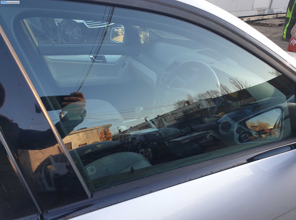 Geam Sticla Culisant de pe Usa Portiera Dreapta Fata Mercedes Clasa C Class W204 2007 - 2014 [K1558]