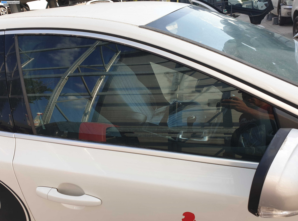 Geam Sticla Culisant de pe Usa Portiera Dreapta Fata Volvo V40 2012 - 2019 [K7049]