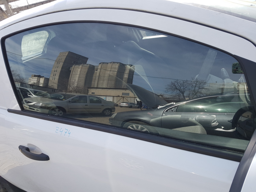 Geam / Sticla Portiera Dreapta Fata Opel Corsa D 2 usi / Coupe 2006 - 2014