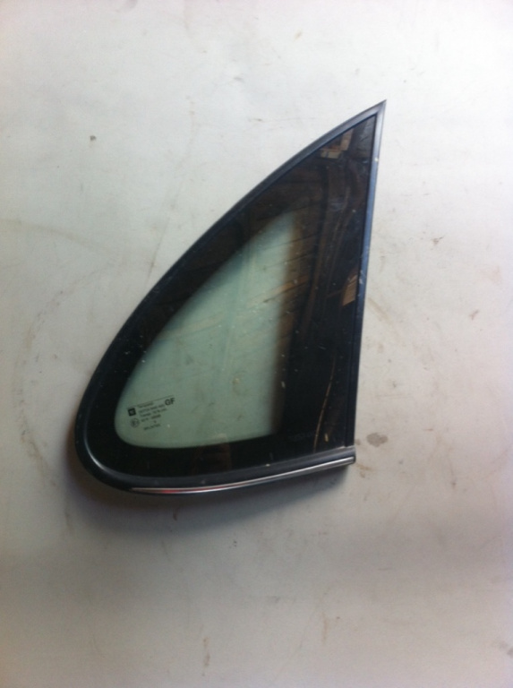 Geam triunghi dreapta spate Opel Vectra B [1995 - 1999] Sedan 4-usi 1.6 MT (101 hp) 36_)