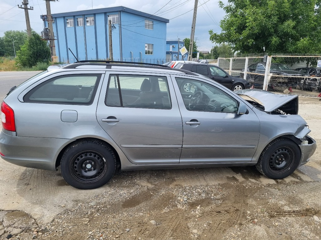Geam usa dreapta spate 1Z9845206A Skoda Octavia II Combi (1Z5) 2.0 TDI RS 170 cai CEGA