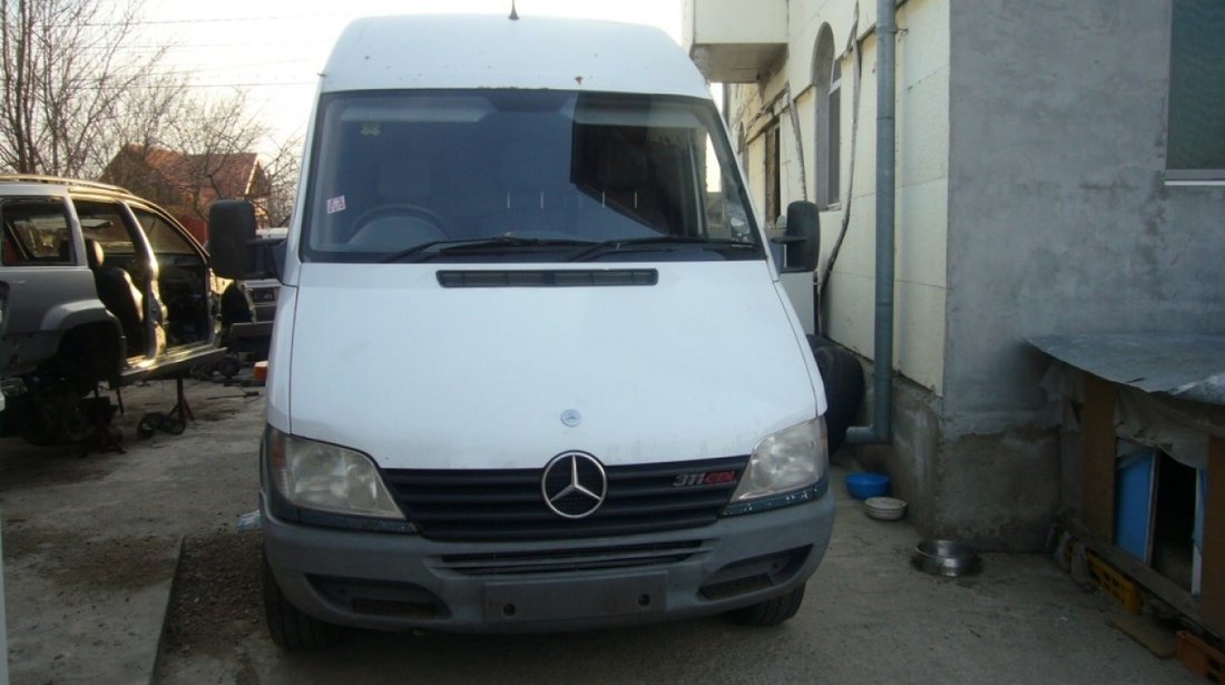 Geam usa fata Mercedes Sprinter 2003