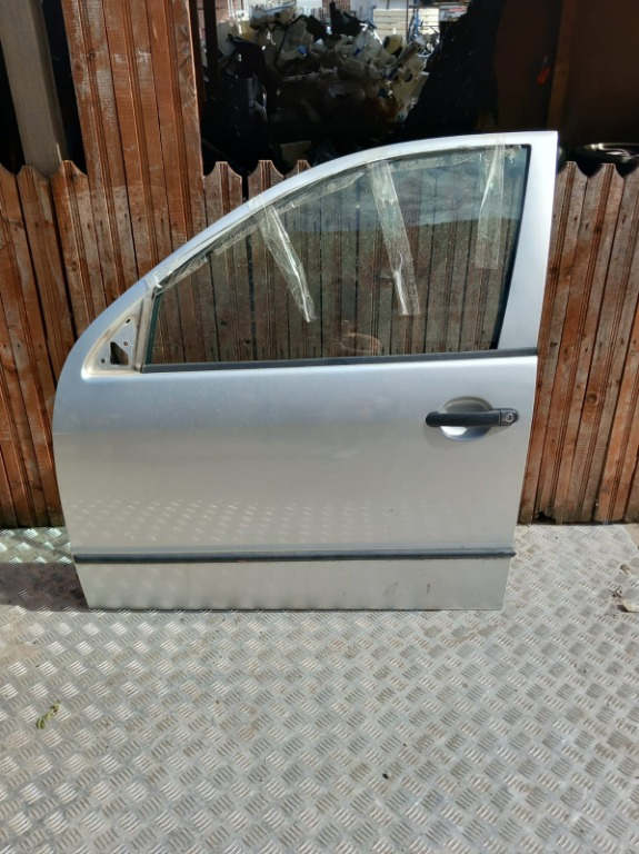 Geam usa stanga fata Skoda Fabia 1.4 benzina an 2001