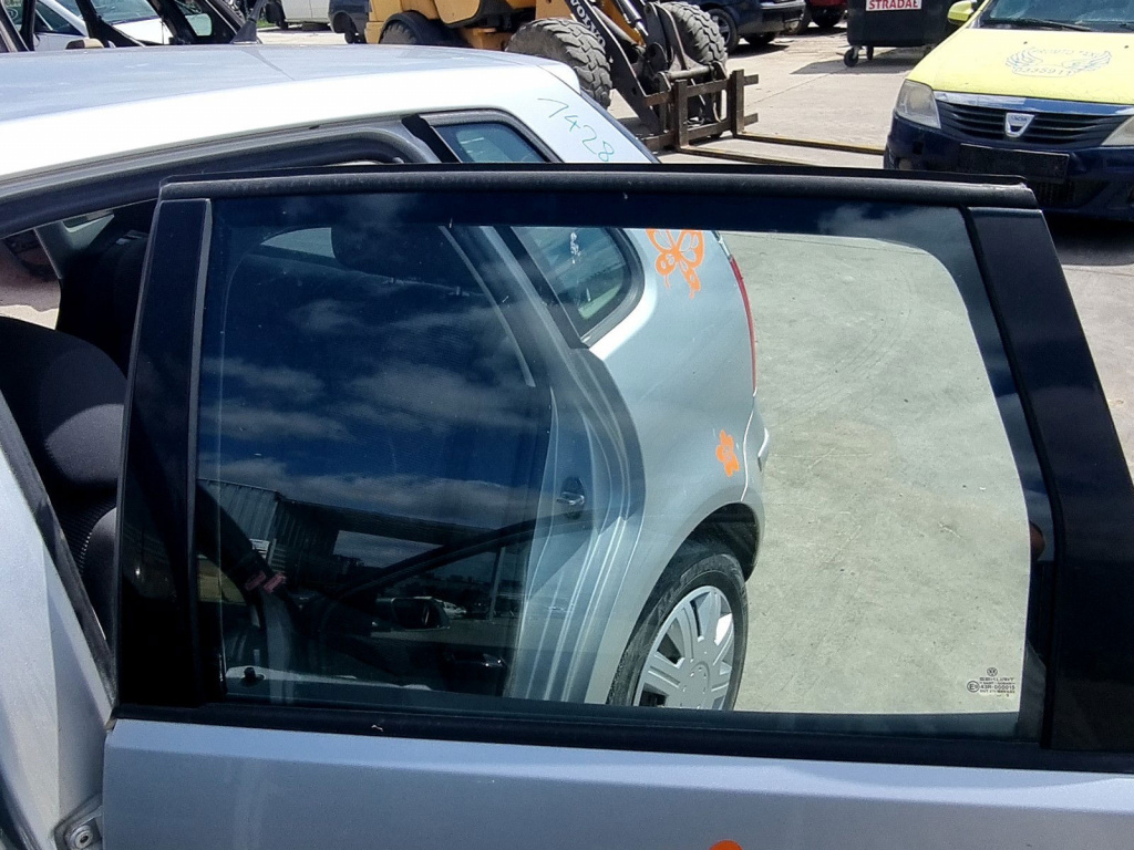 Geam usa stanga spate Volkswagen Polo (9N) [Fabr 2001-2008] 1.2 Benz AZQ 47KW / 64CP