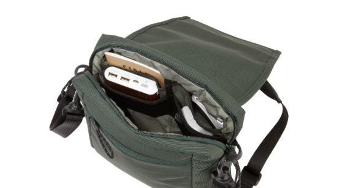 Geanta de umar cu compartiment tableta 10" Thule Paramount Crossbody Racing Green