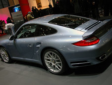 Geneva 2010: Porsche 911 Turbo S in lumina reflectoarelor