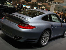 Geneva 2010: Porsche 911 Turbo S in lumina reflectoarelor