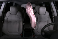 GM prezinta primul airbag frontal central din industria auto