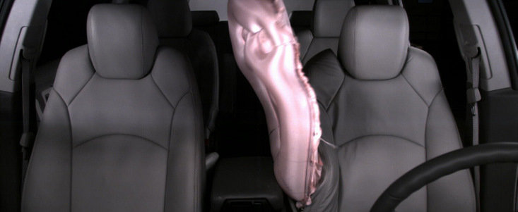 GM prezinta primul airbag frontal central din industria auto GM prezinta primul airbag frontal central din industria auto