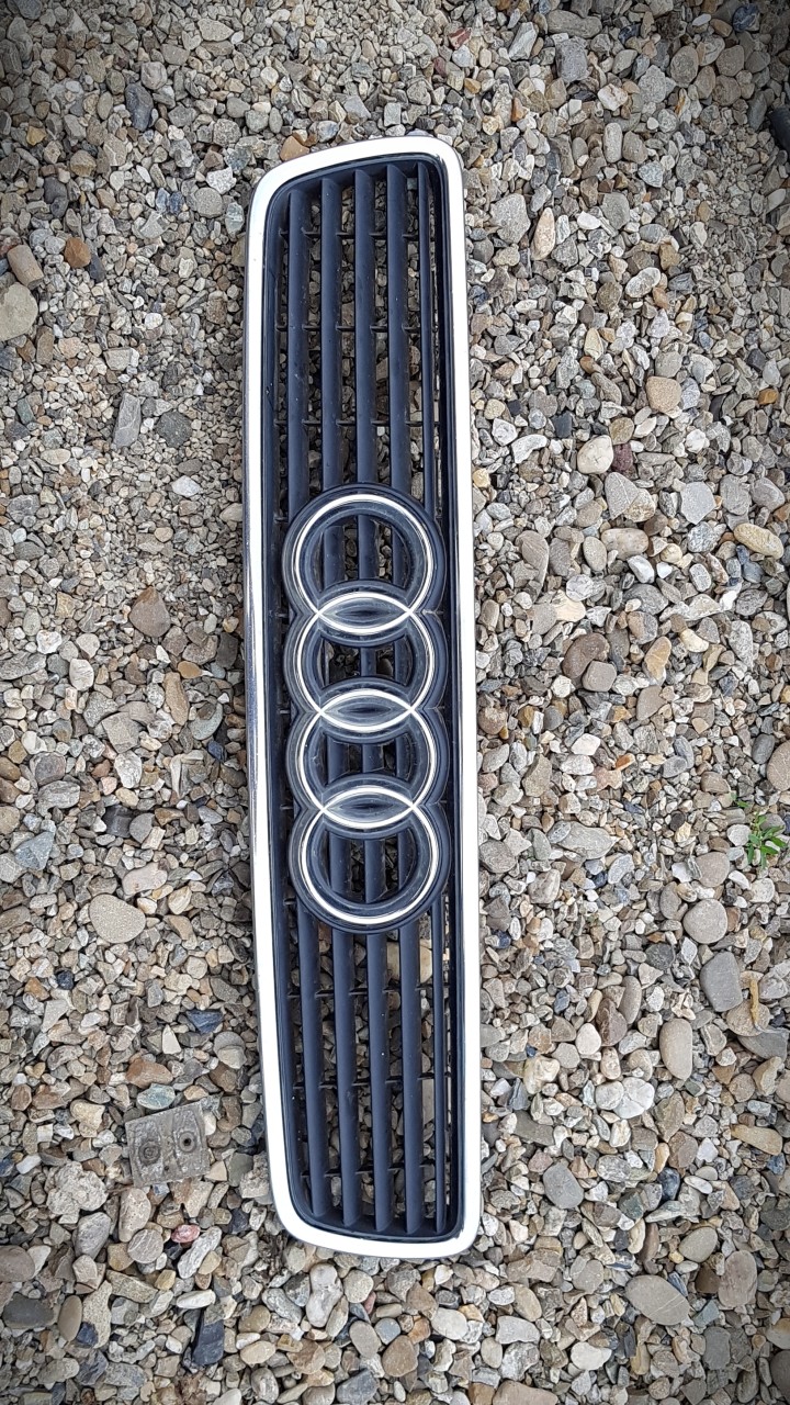Grilă pentru capota fata audi a4 1997
