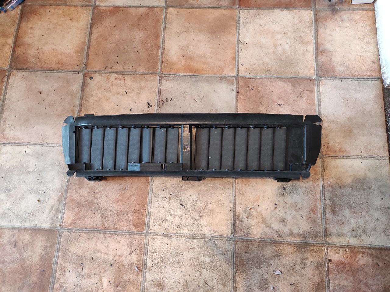 Grila activa Deflector aer original Mercedes E-Class W213 A213 W238 CLS W257 cod A2135002900