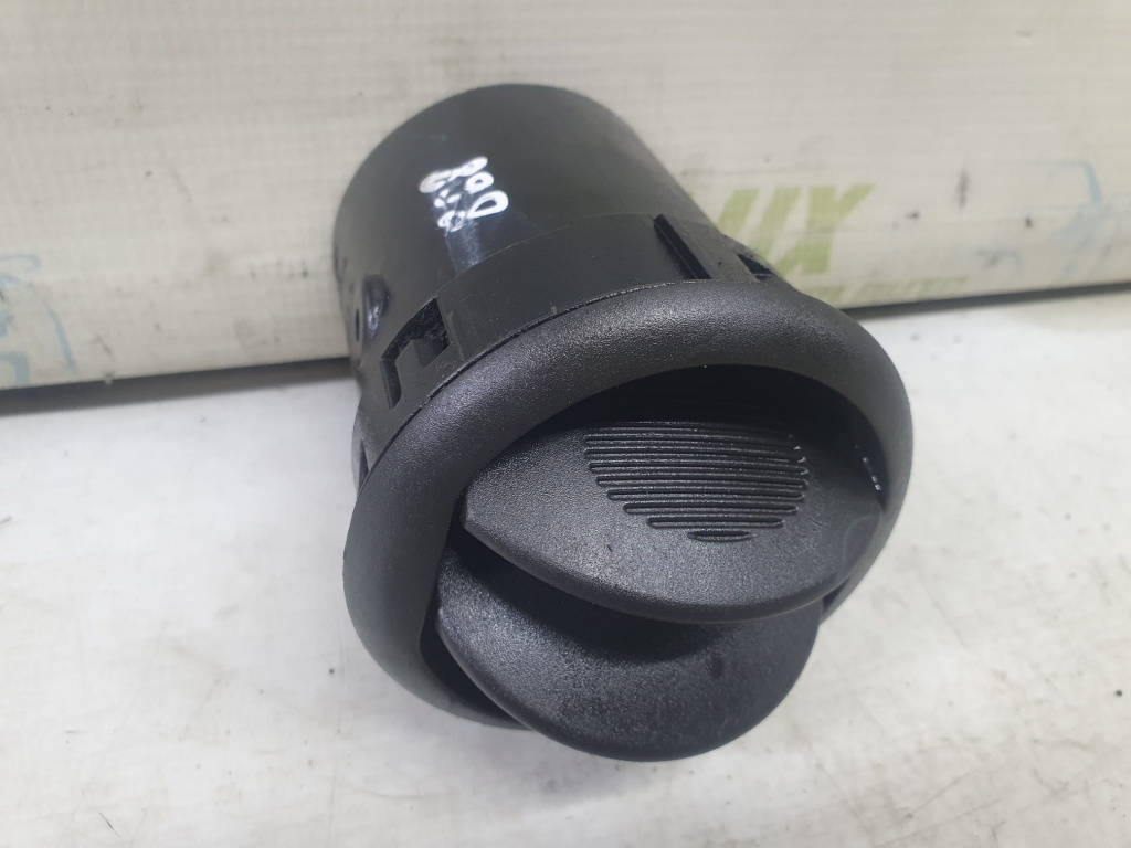 Grila aer bord 225363 Mercedes-Benz Vito W638 [1996 - 2003] 2.2 cdi 611.980