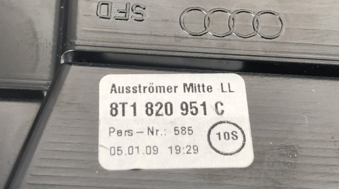 Grila aer bord Audi A4 B8 2.0TDI CAGA sedan 2009 (8T1820951C)