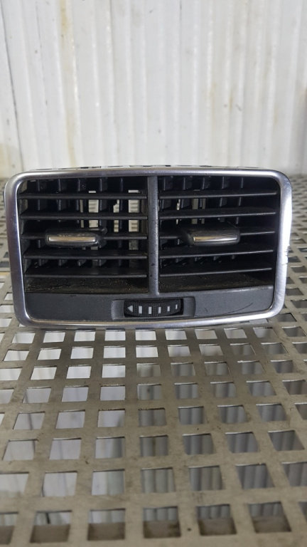 Grila aer bord Audi A6 4F C6 2006 3.0 tdi BMK avant OEM 4F0819203B